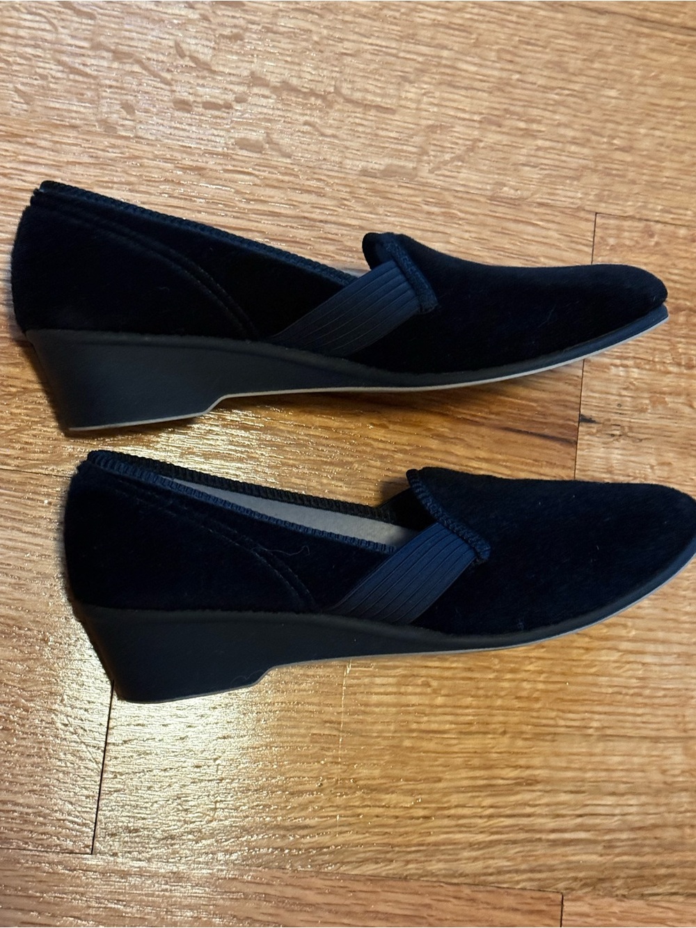 Foamtreads Black Women's Slip-On Comfort Shoes With Low Heel, Size 8 XW - Picture 3 of 9